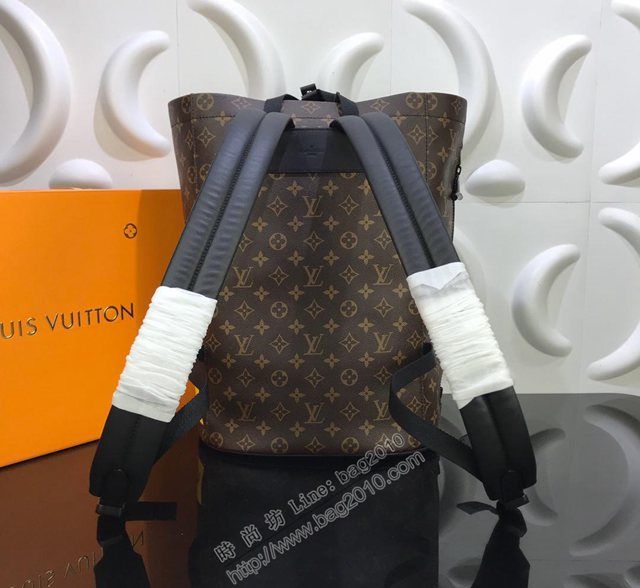 路易威登男包 M44615 頂級原單 Chalk雙肩包 LV徽章包 LV新款男背包  ydh2897
